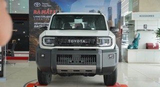 Cận cảnh Toyota Land Cruiser FJ tại đại lý: 'Tiểu' Prado giá 1,198 tỷ đồng, trang bị an toàn phong phú 